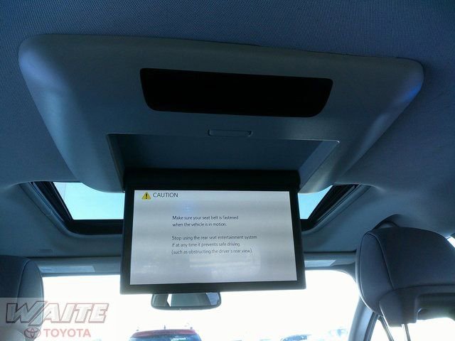 Used 2021 Toyota Sienna XLE w/ XLE Plus Package image 27