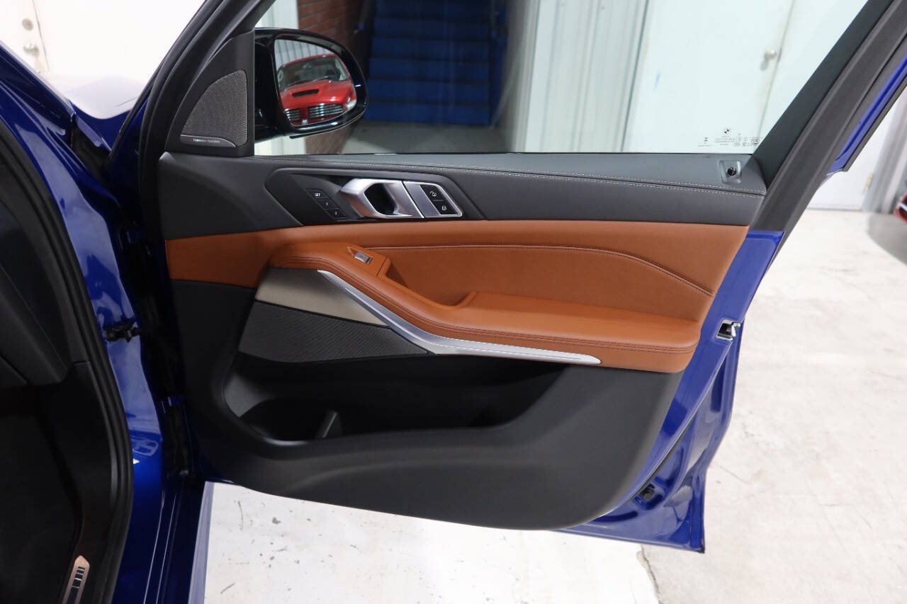 Used 2025 BMW X7 M60i AWD/4WD image 30