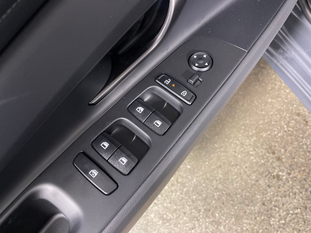 New 2026 Hyundai Elantra SEL FWD image 18