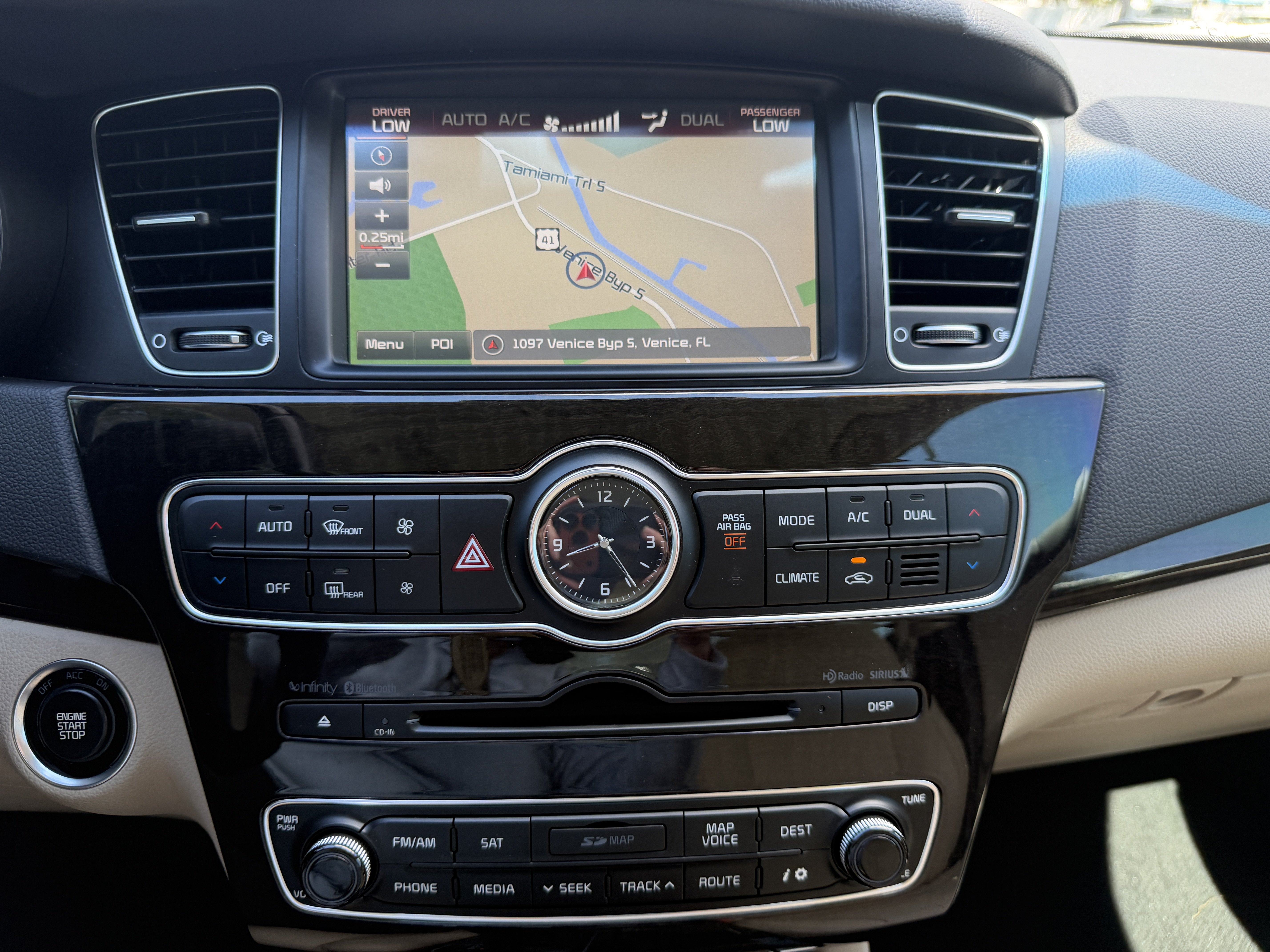 Used 2015 Kia Cadenza Premium w/ Technology Package FWD image 20
