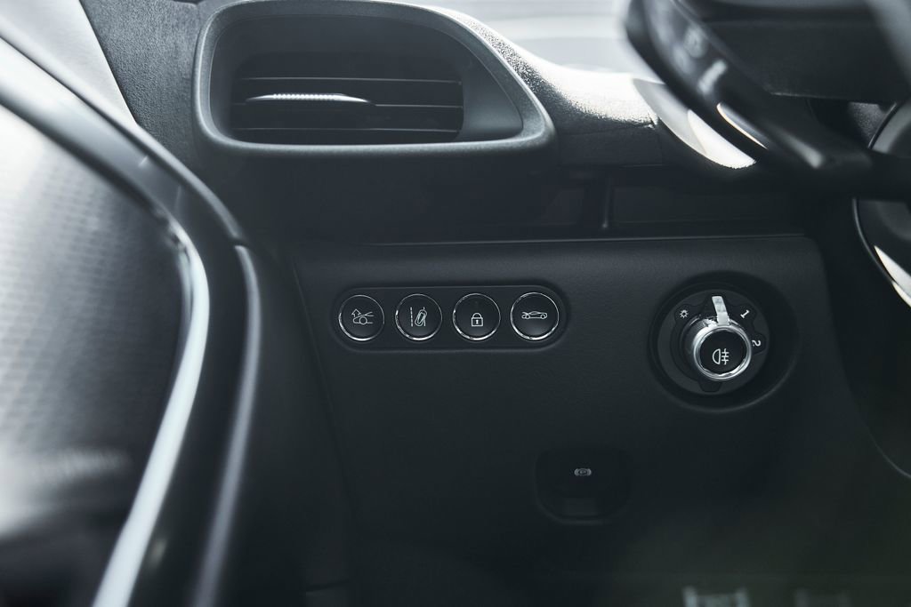 Used 2024 McLaren Artura RWD image 34