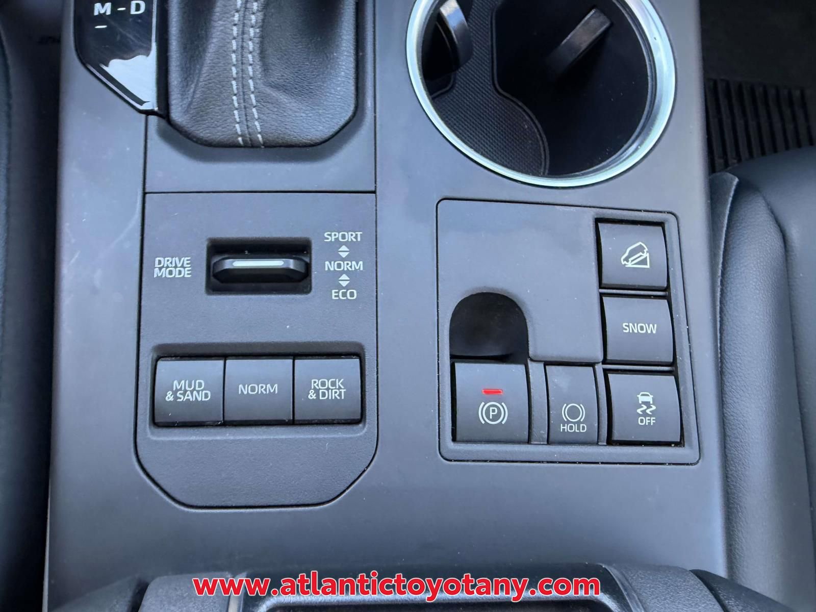Used 2023 Toyota Highlander XLE AWD/4WD image 26