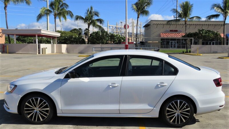 Used 2016 Volkswagen Jetta Sport w/ Lighting Package FWD image 2