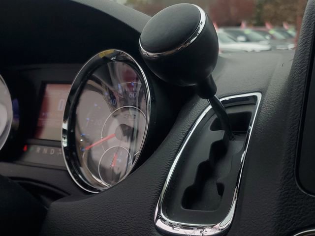 Used 2014 Chrysler Town & Country Touring-L image 30