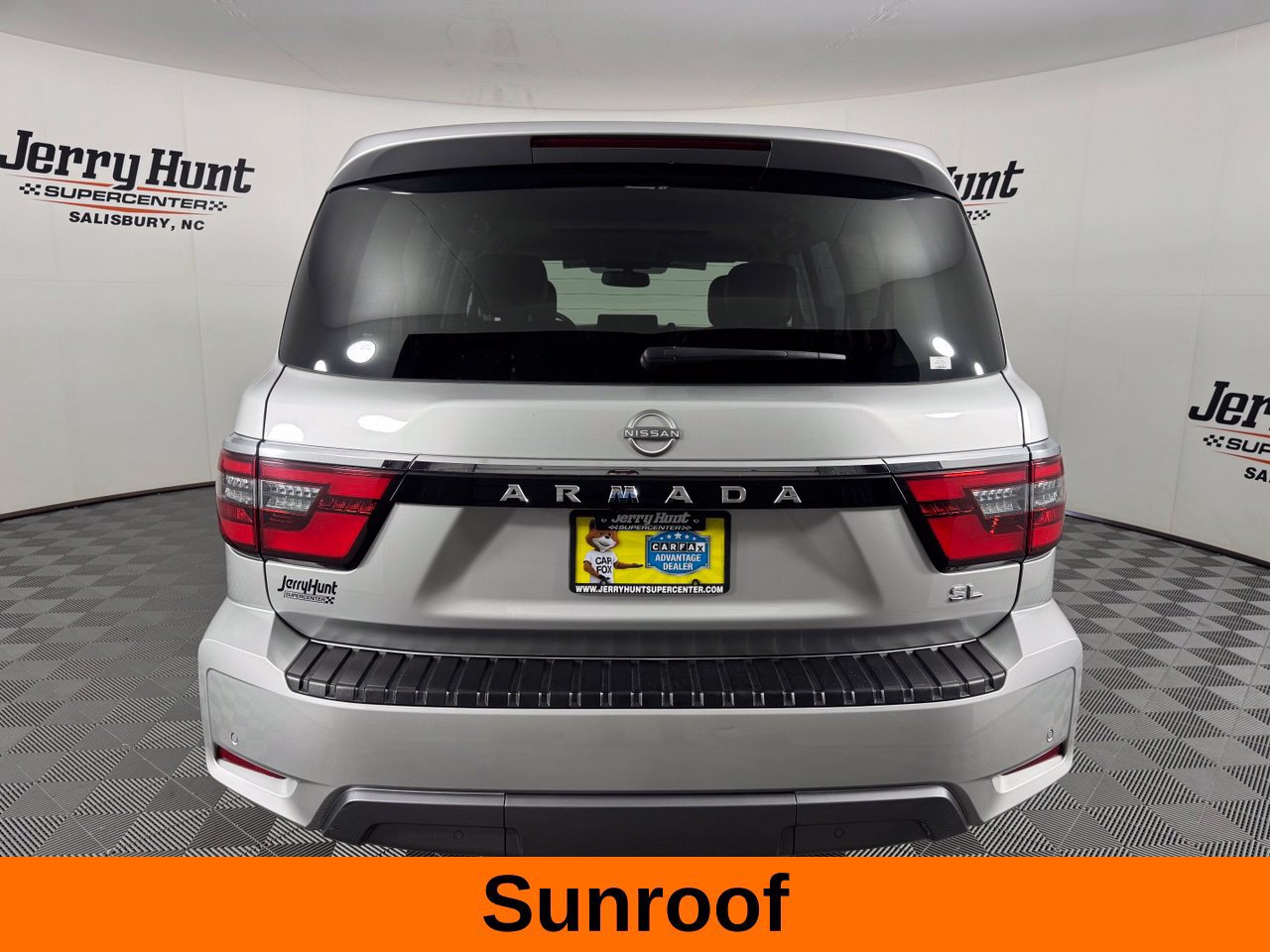 Used 2024 Nissan Armada SL w/ Captain's Chairs Package AWD/4WD image 8