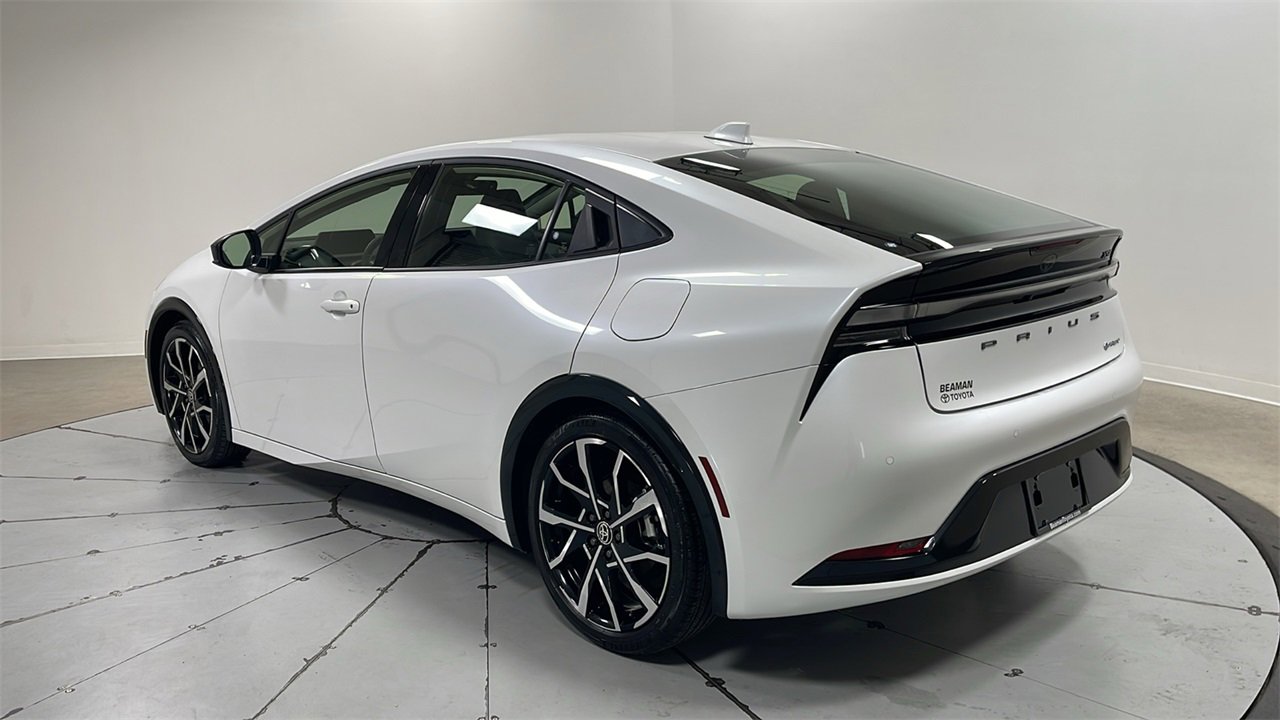 Used 2025 Toyota Prius XSE image 7