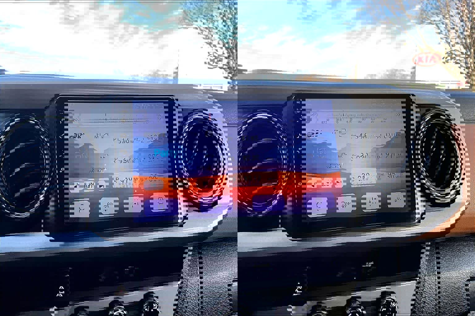 Used 2018 Toyota Tacoma SR5 w/ SR5 Appearance Package (SM) image 32