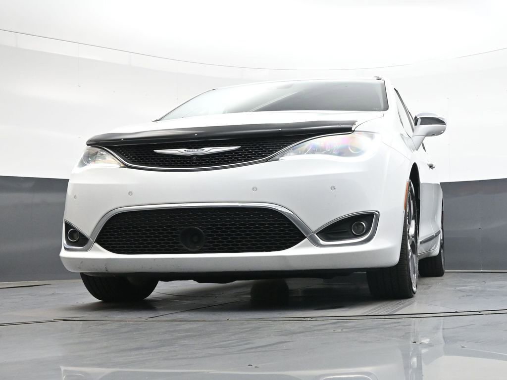 Used 2017 Chrysler Pacifica Limited FWD image 46