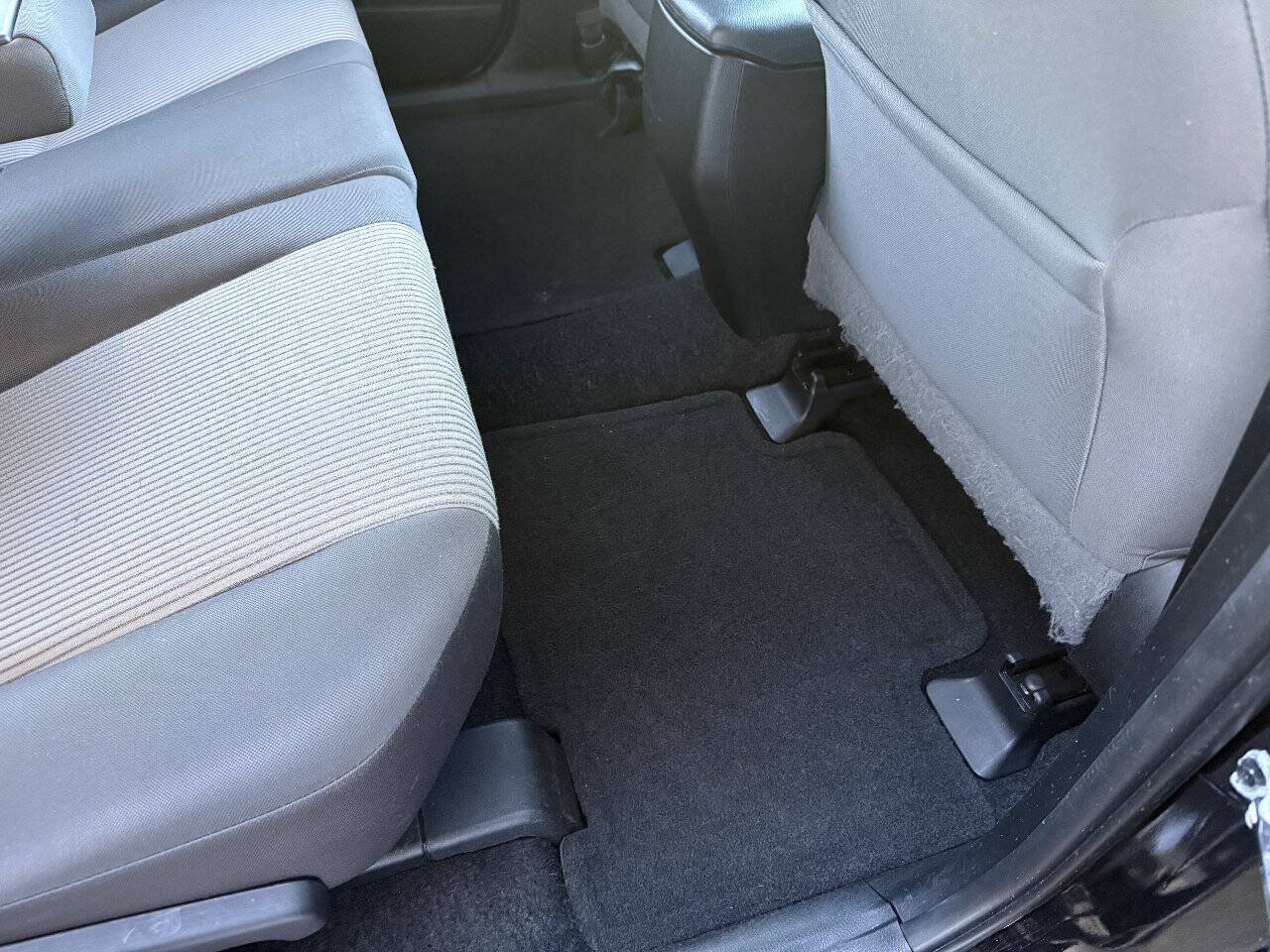 Used 2014 Toyota RAV4 LE AWD/4WD image 12