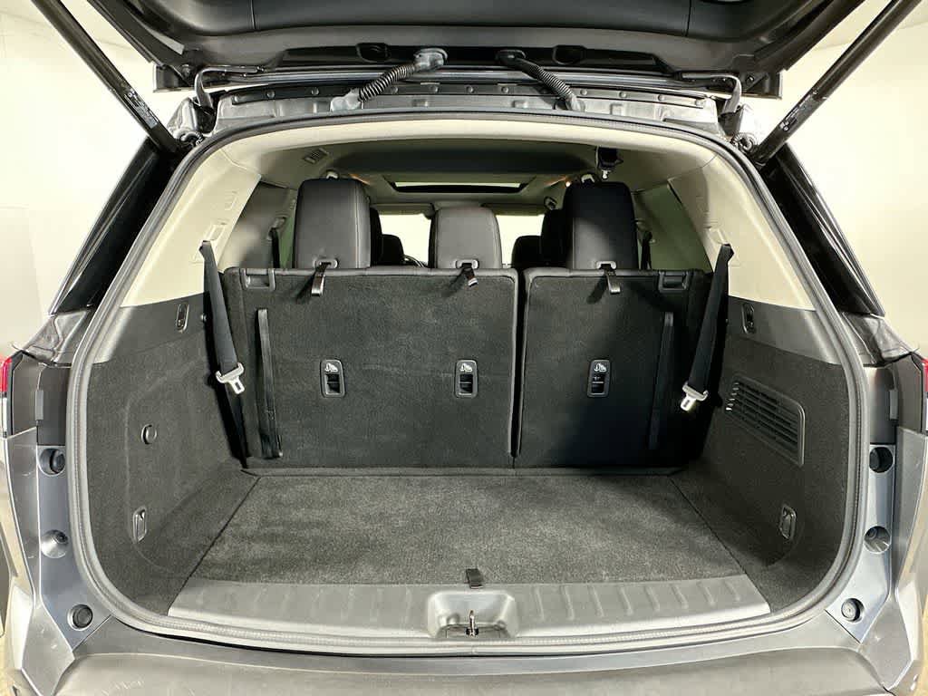 Used 2022 Nissan Pathfinder SV w/ SV Premium Package image 21