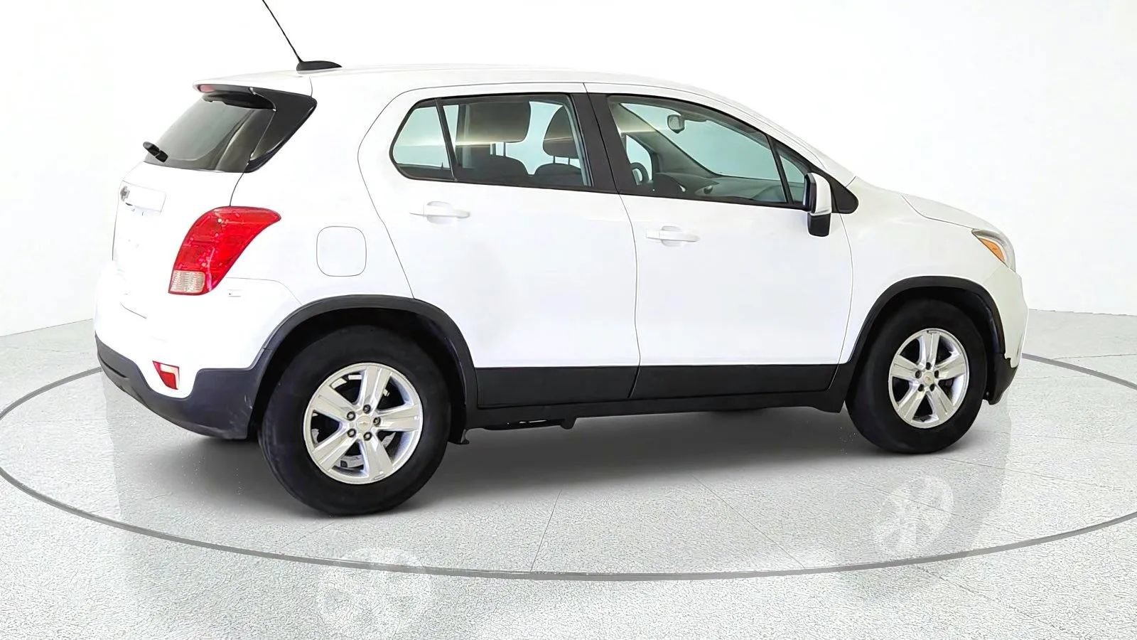Used 2020 Chevrolet Trax LS FWD image 9