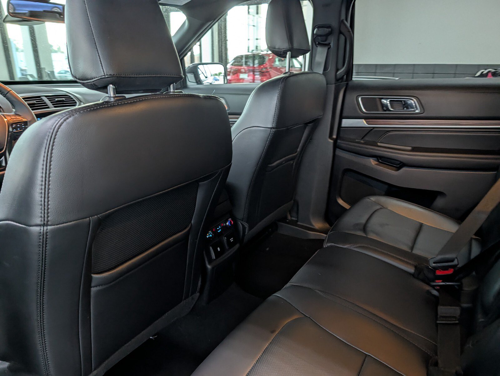Used 2019 Ford Explorer Limited w/ Ford Safe & Smart Package AWD/4WD image 12