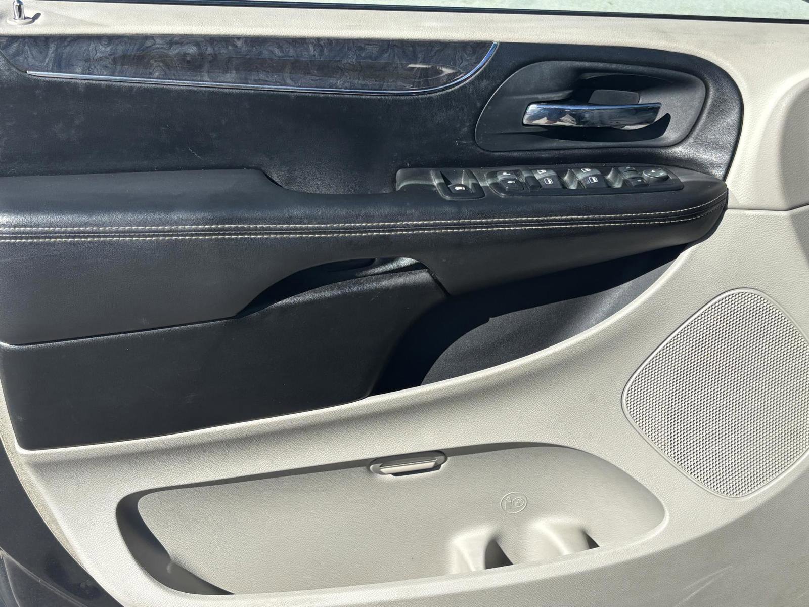 Used 2011 Chrysler Town & Country Touring w/ Security Group image 32