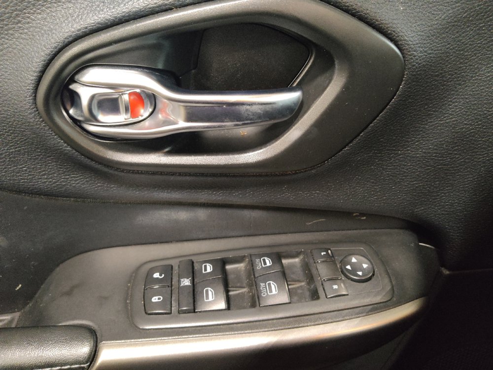 Used 2020 Jeep Cherokee Latitude Plus FWD image 27