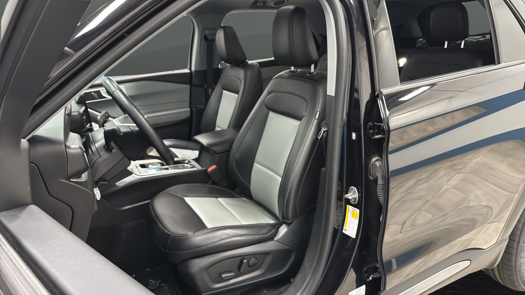 Used 2023 Ford Explorer XLT w/ Equipment Group 202A AWD/4WD image 9