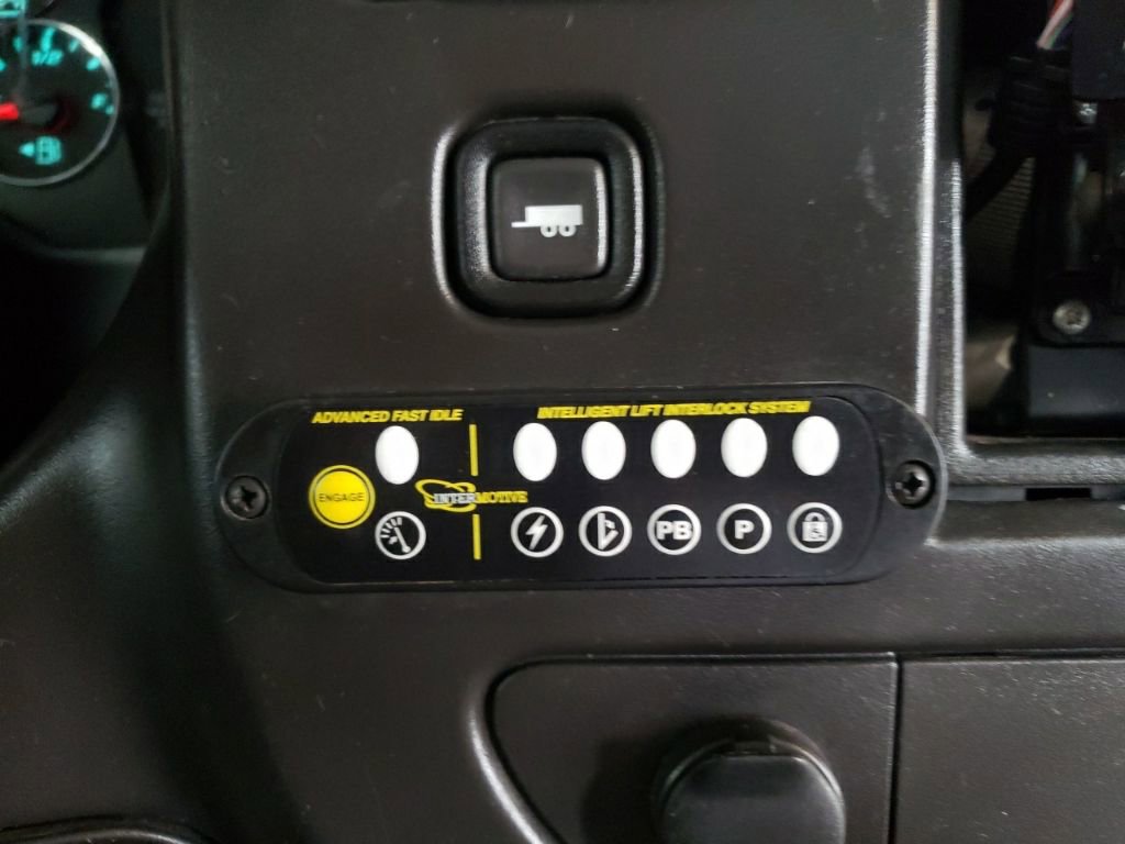 Used 2015 Chevrolet Express 4500 w/ Shuttle Bus Package RWD image 26