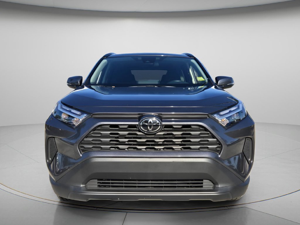 Used 2025 Toyota RAV4 XLE w/ Convenience Package FWD image 4