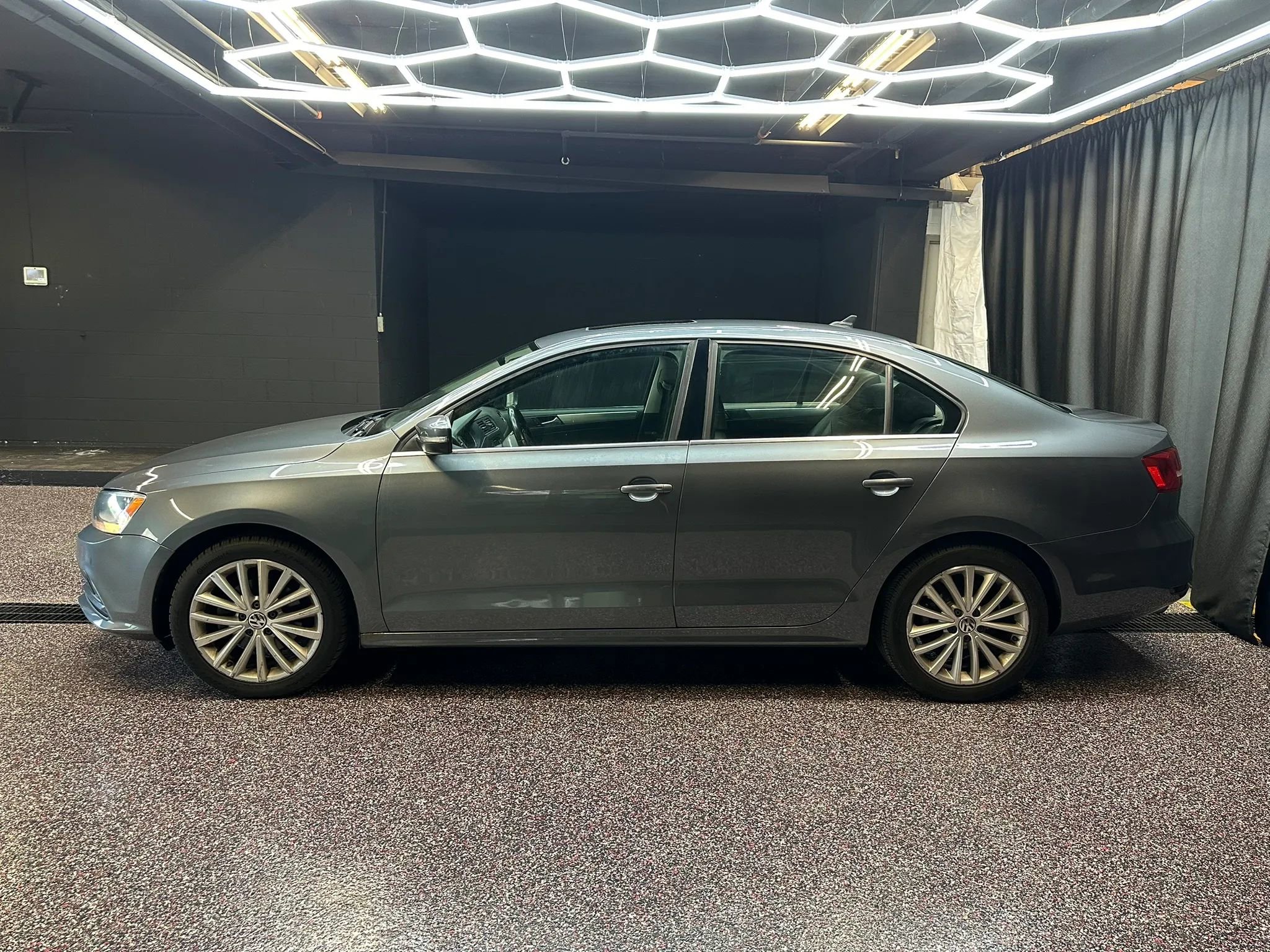 Used 2015 Volkswagen Jetta SE FWD image 4