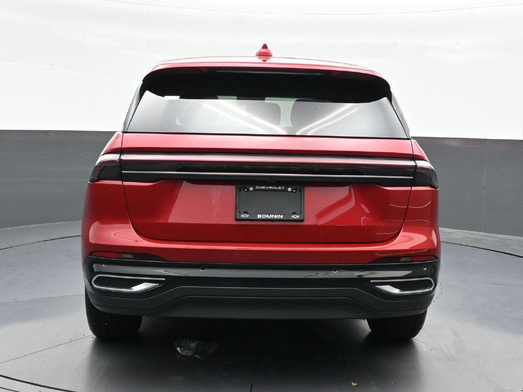 Used 2024 Lincoln Nautilus Premier AWD/4WD image 4