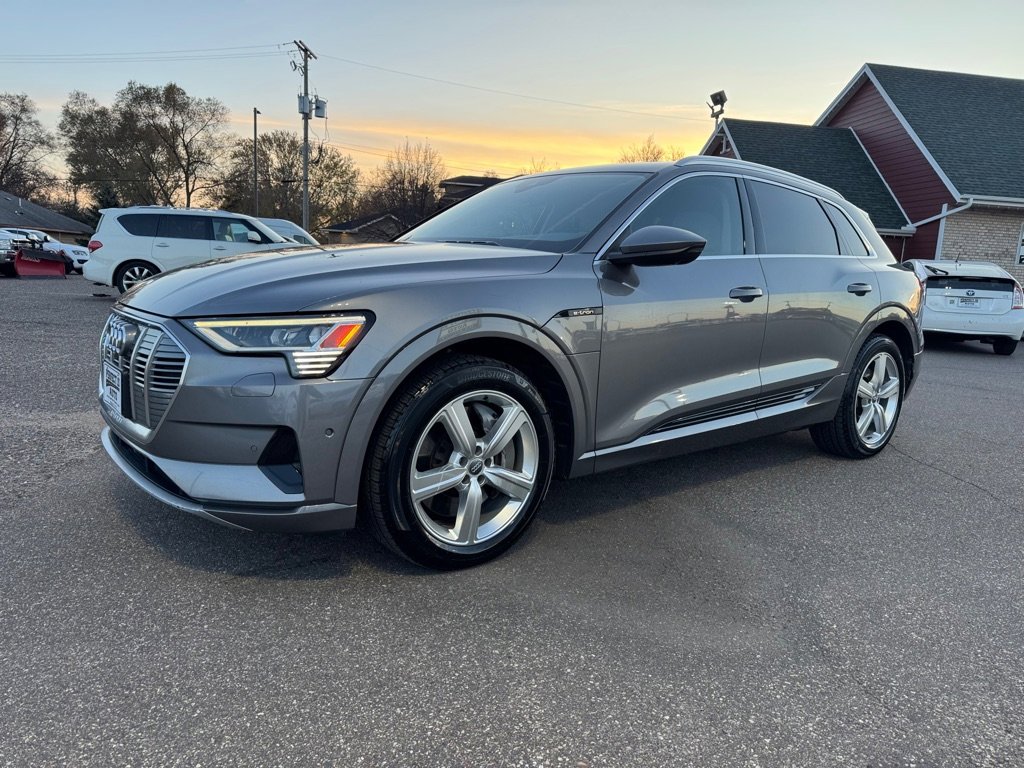Used 2019 Audi e-tron Premium Plus image 10