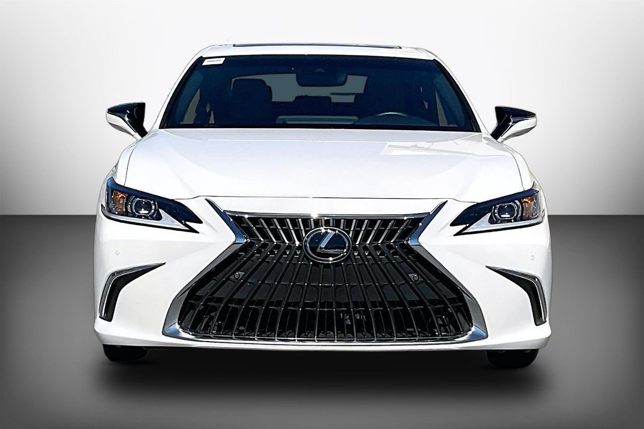 Used 2025 Lexus ES 300h w/ Premium Package FWD image 3