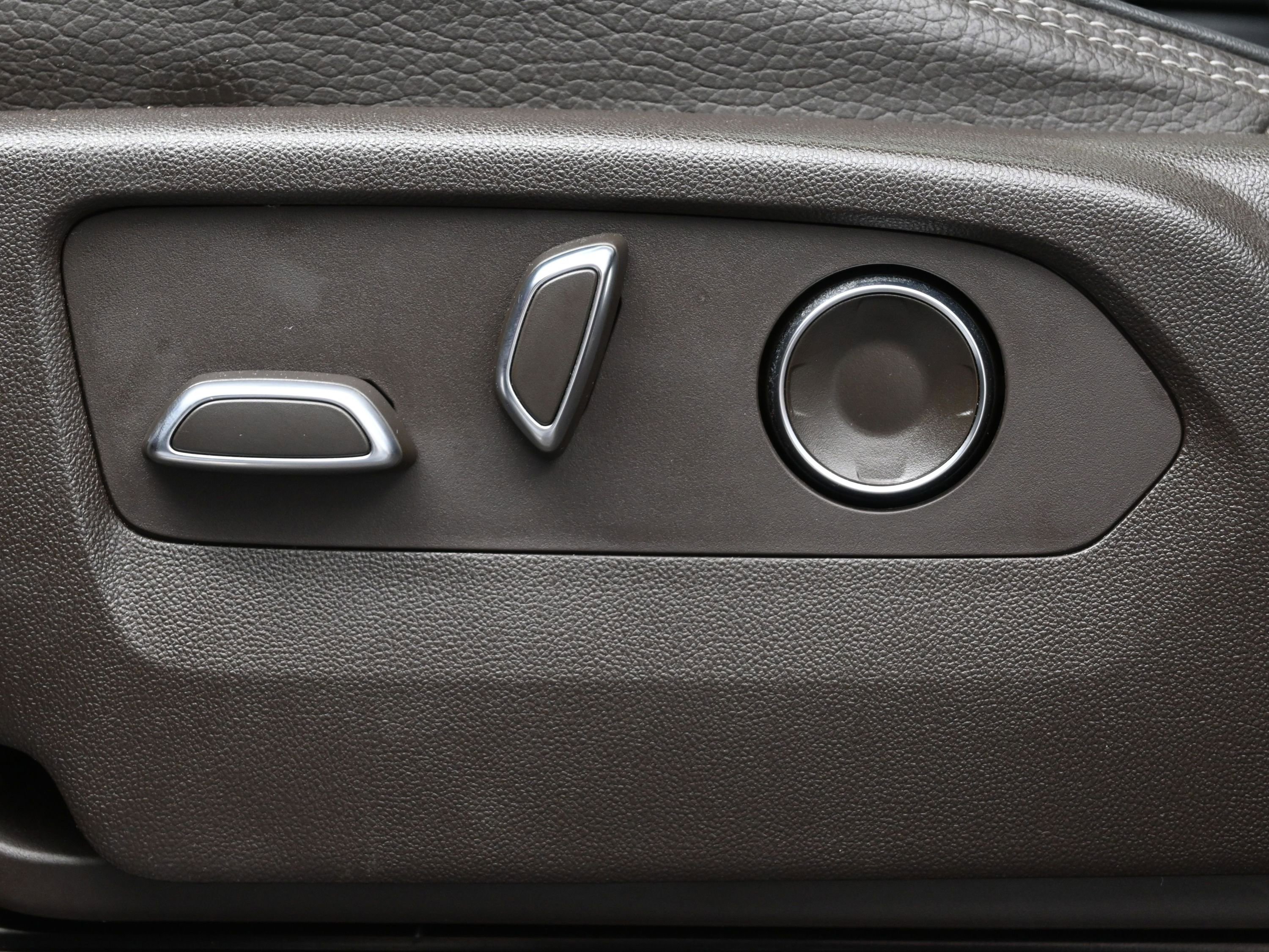 Used 2021 GMC Yukon Denali w/ Denali Ultimate Package image 10