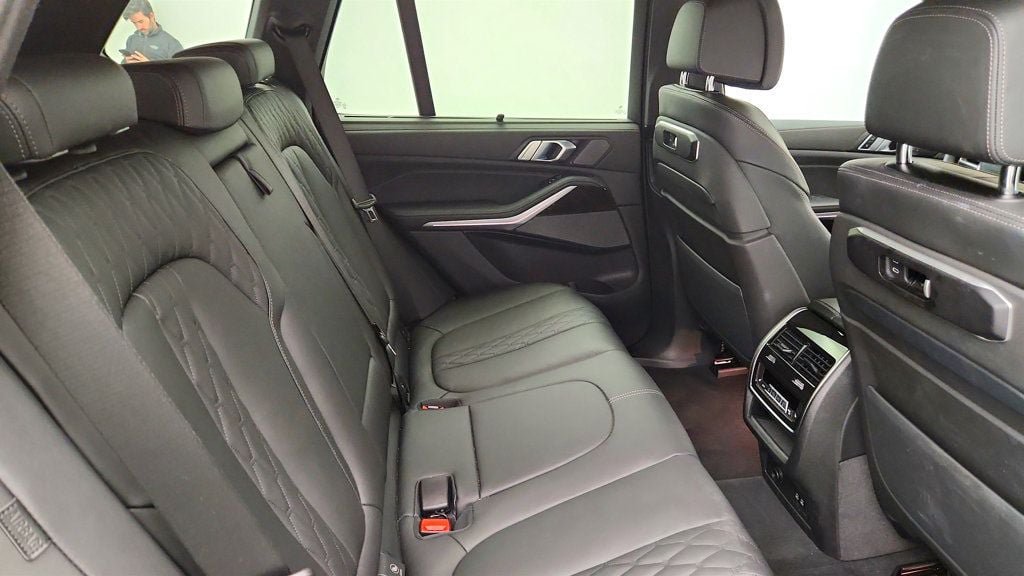 Used 2025 BMW X5 xDrive40i w/ Executive Package AWD/4WD image 21