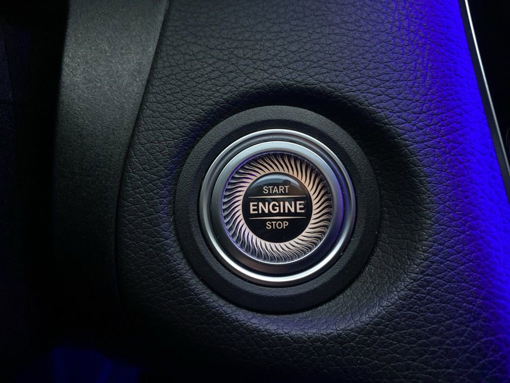 Used 2021 Mercedes-Benz C 300 4MATIC Sedan image 29