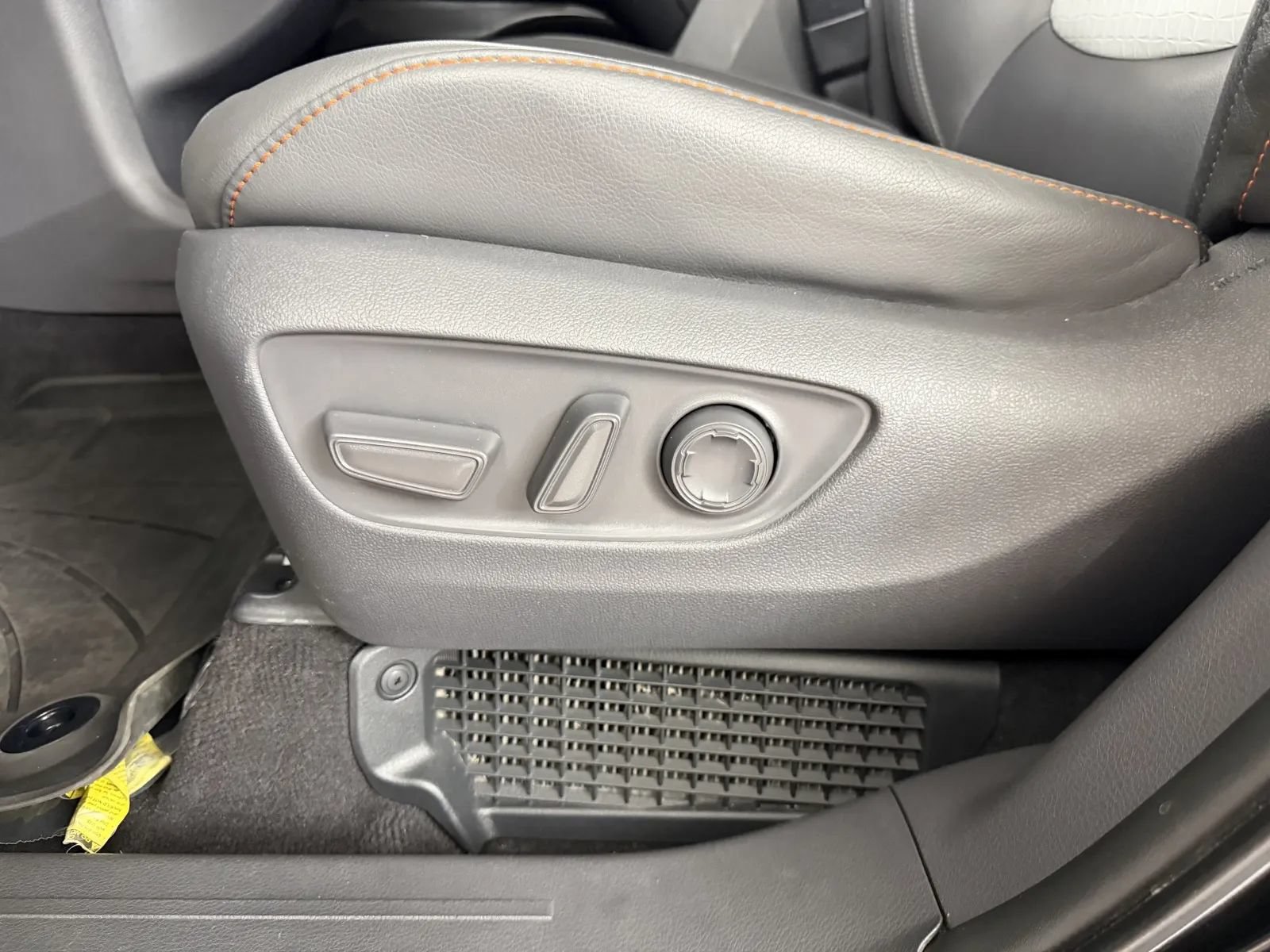 Used 2021 Toyota Sienna XSE AWD/4WD image 14