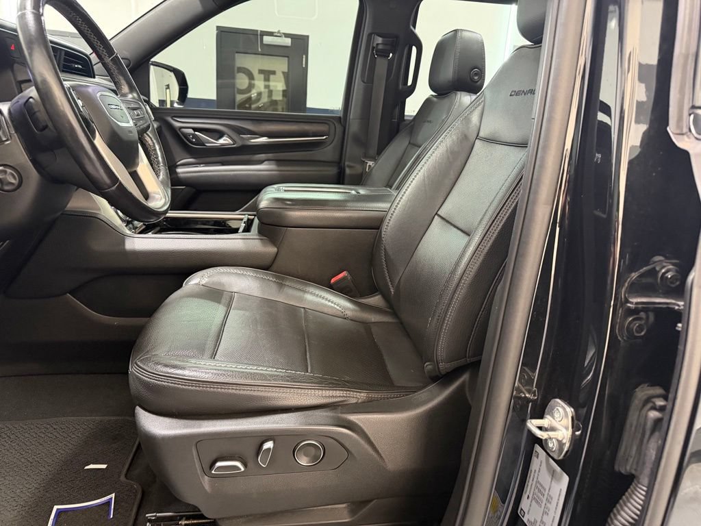 Used 2021 GMC Yukon Denali w/ Denali Premium Package AWD/4WD image 14