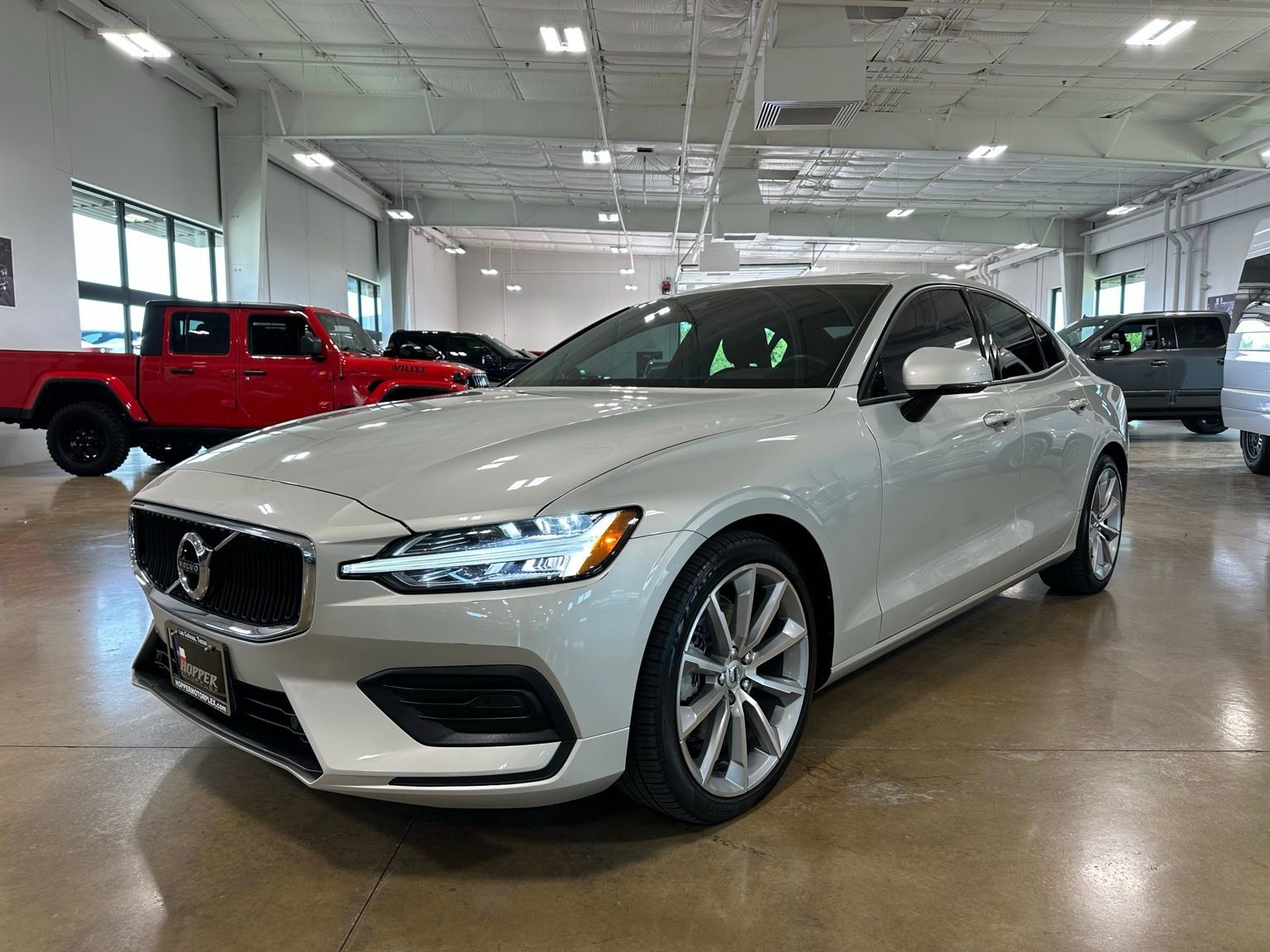 Used 2020 Volvo S60 T5 Momentum image 3