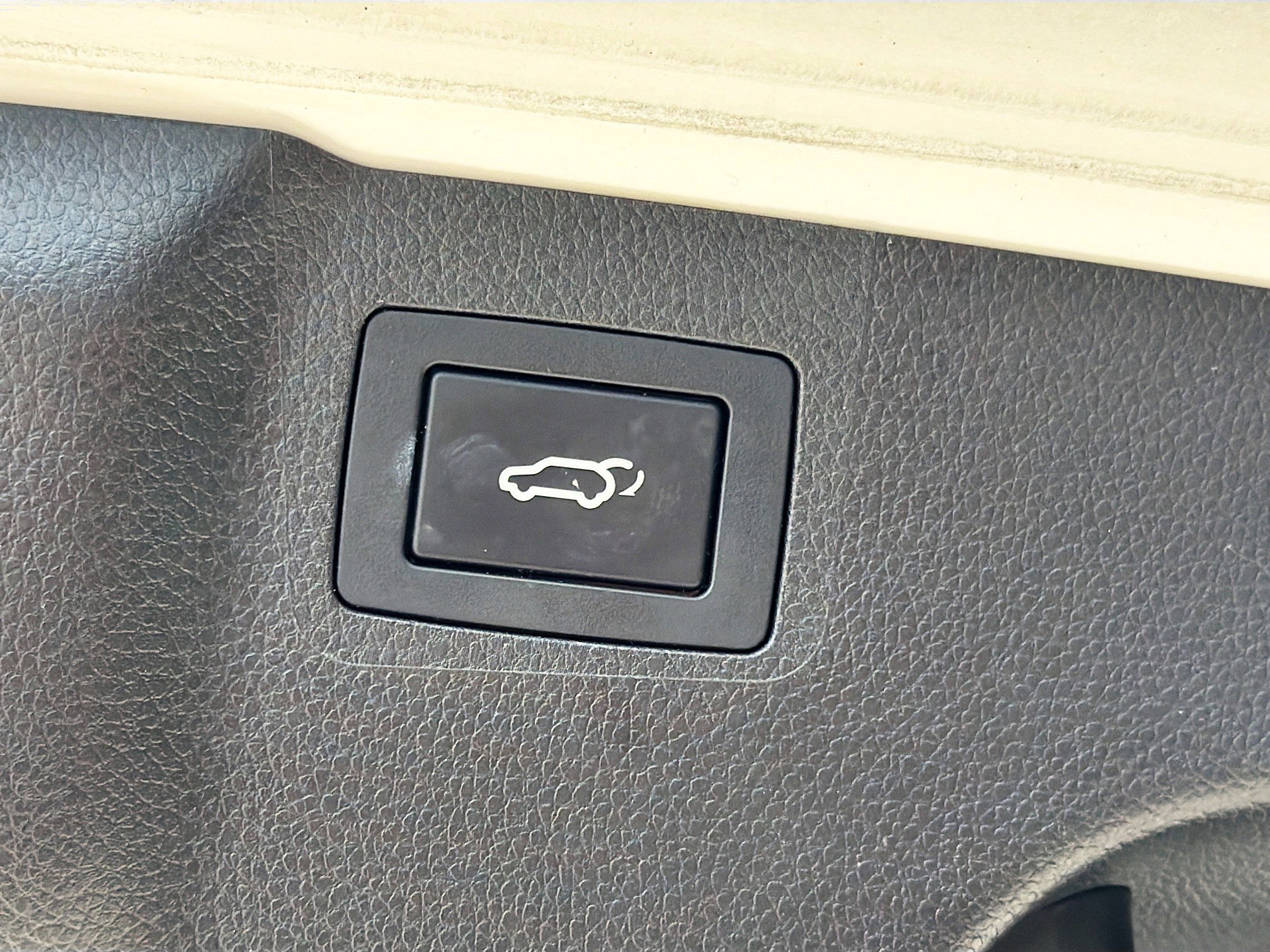 Used 2016 Hyundai Santa Fe Limited w/ Option Group 04 image 13