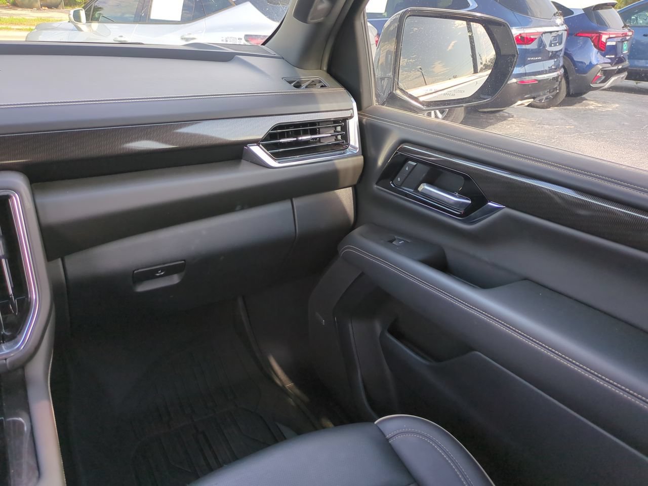 Used 2025 GMC Yukon Elevation AWD/4WD image 18