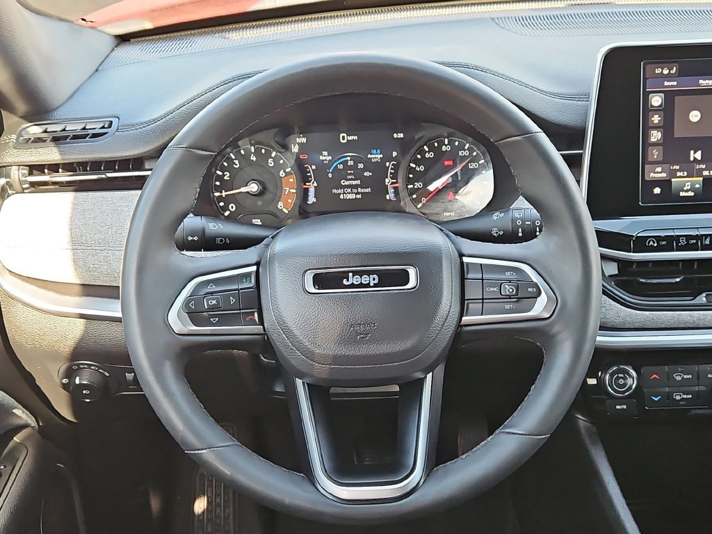 Used 2025 Jeep Compass Latitude w/ Sun & Sound Group AWD/4WD image 23