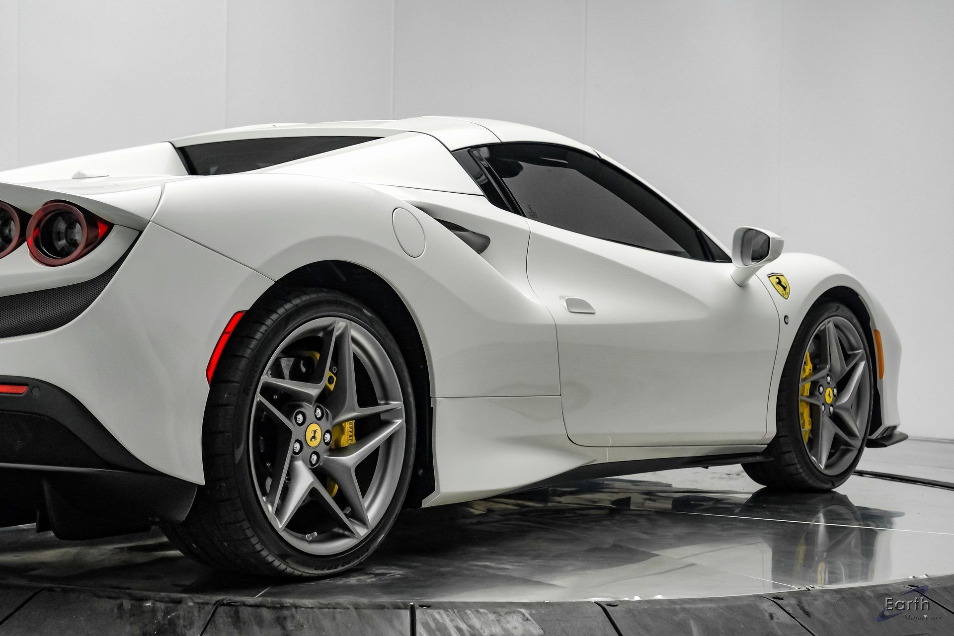 Used 2022 Ferrari F8 Tributo image 32