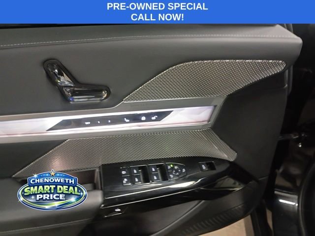 Used 2023 BMW 740i w/ Parking Assistance Package image 8