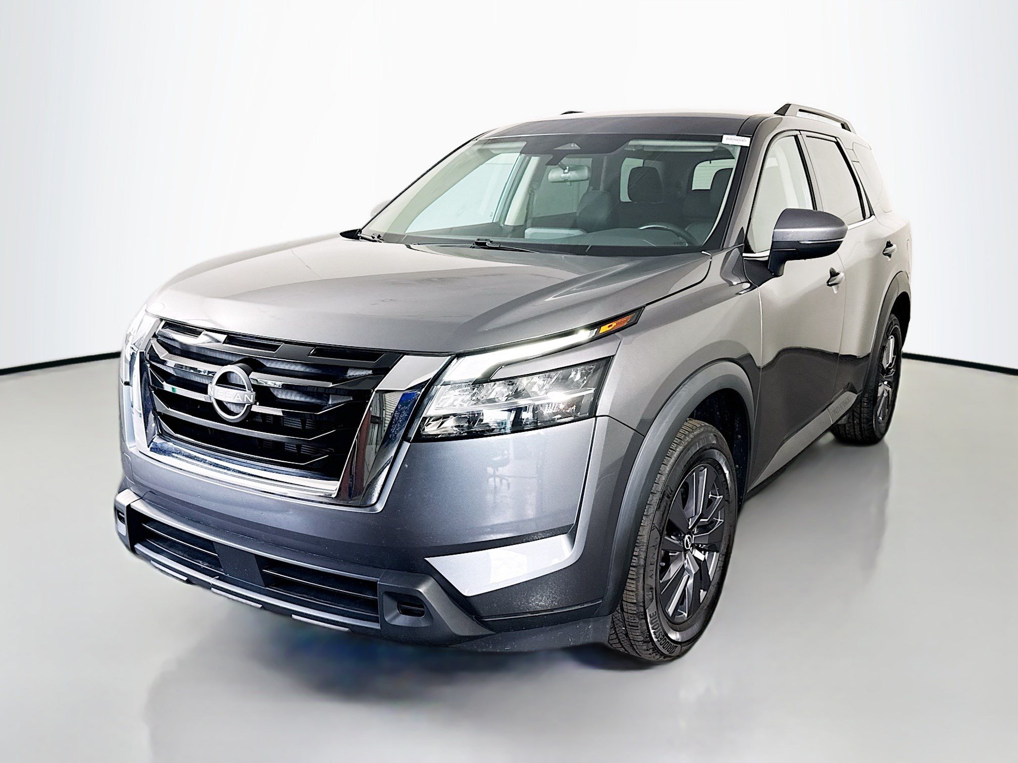 Used 2022 Nissan Pathfinder SV FWD image 4