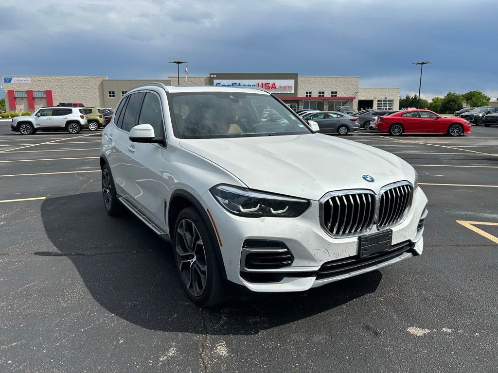 Used 2022 BMW X5 xDrive40i w/ Premium Package AWD/4WD image 1