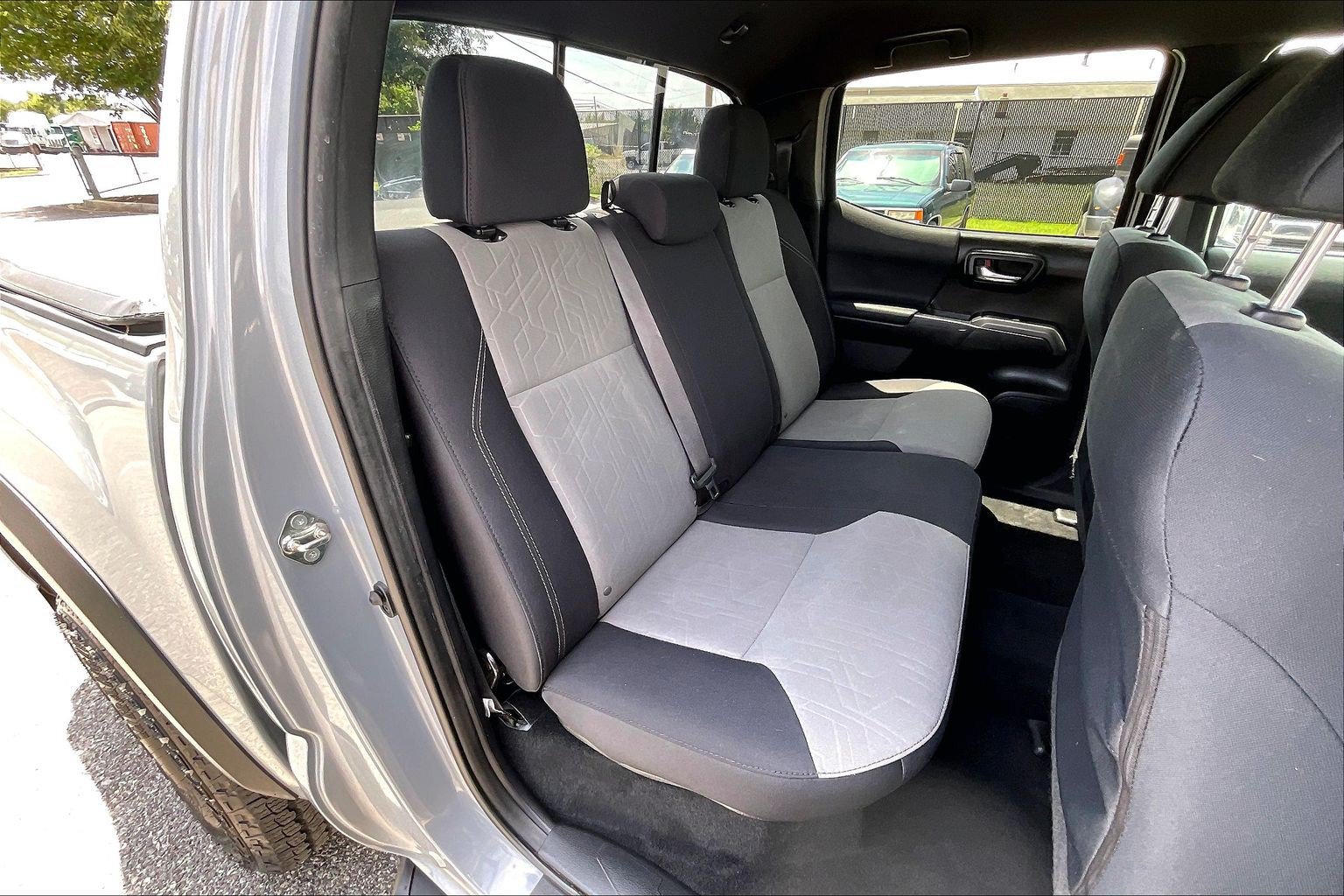 Used 2021 Toyota Tacoma TRD Off-Road AWD/4WD image 31