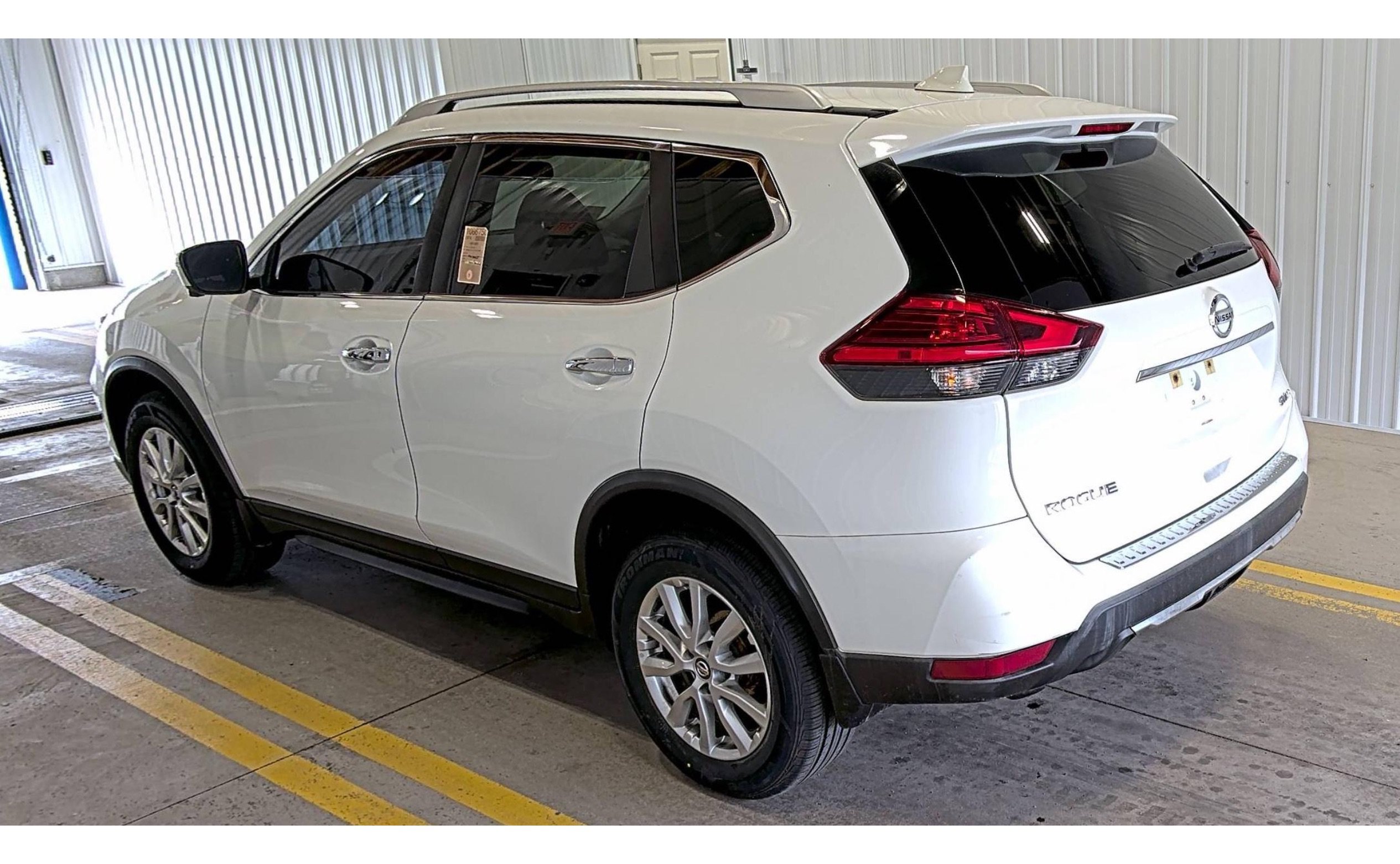 Used 2017 Nissan Rogue SV w/ SV Premium Package AWD/4WD image 5