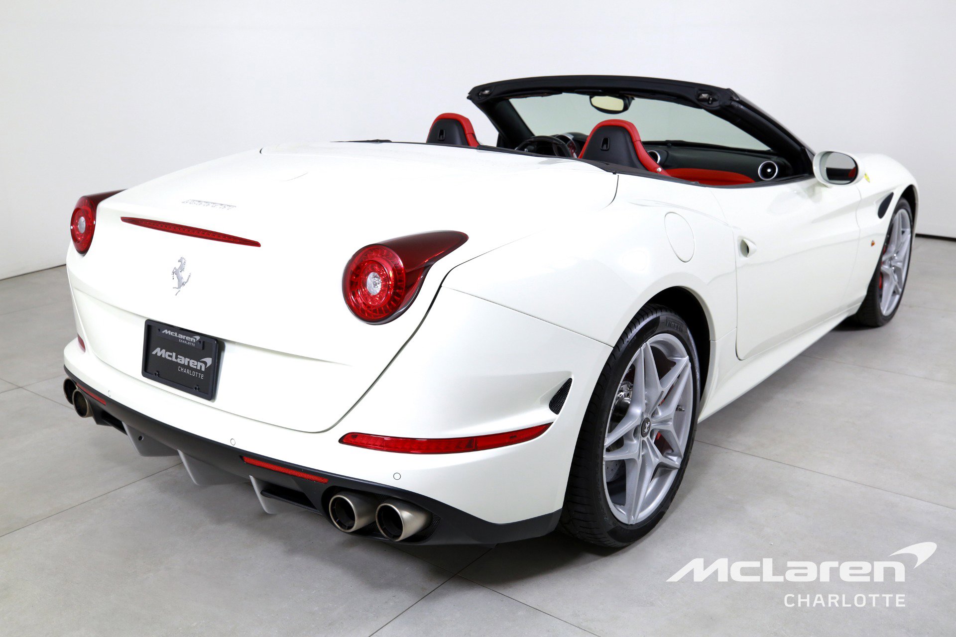 Used 2017 Ferrari California T image 9