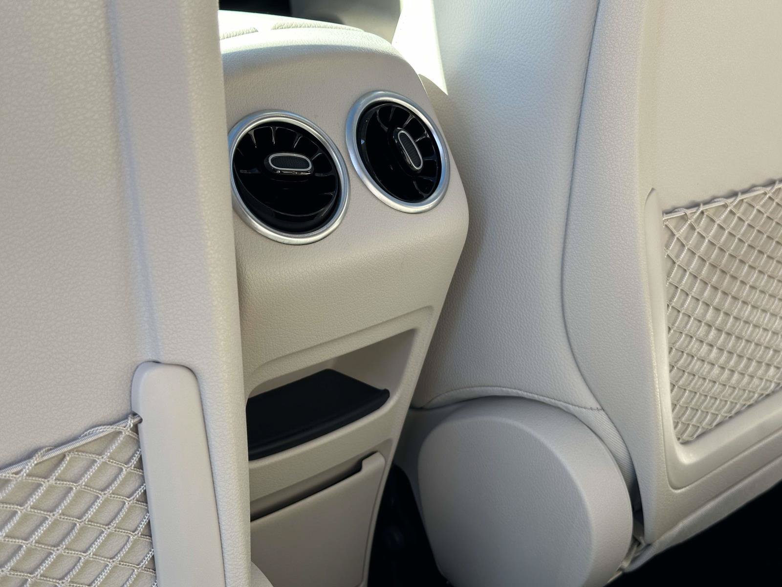 Used 2023 Mercedes-Benz GLB 250 4MATIC w/ Premium Package image 26