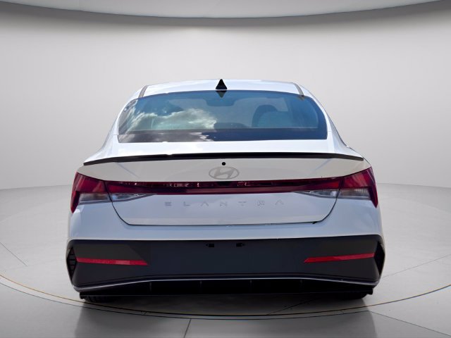 New 2026 Hyundai Elantra SEL Sport FWD image 4