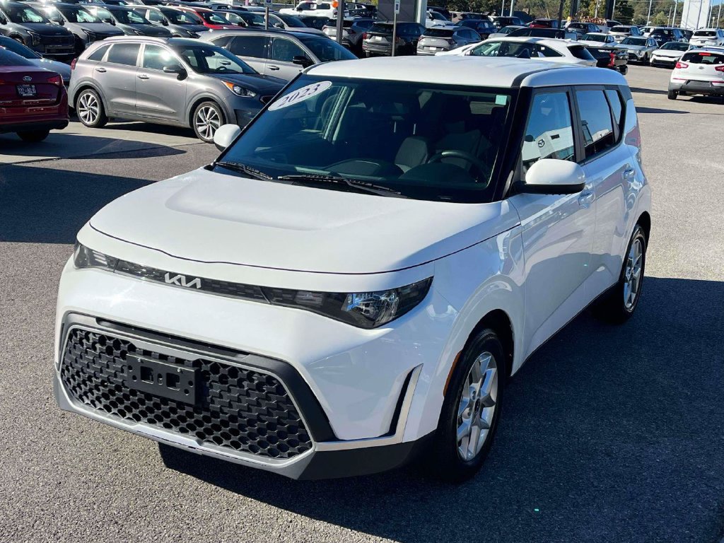 Used 2023 Kia Soul LX w/ LX Technology Package FWD image 29