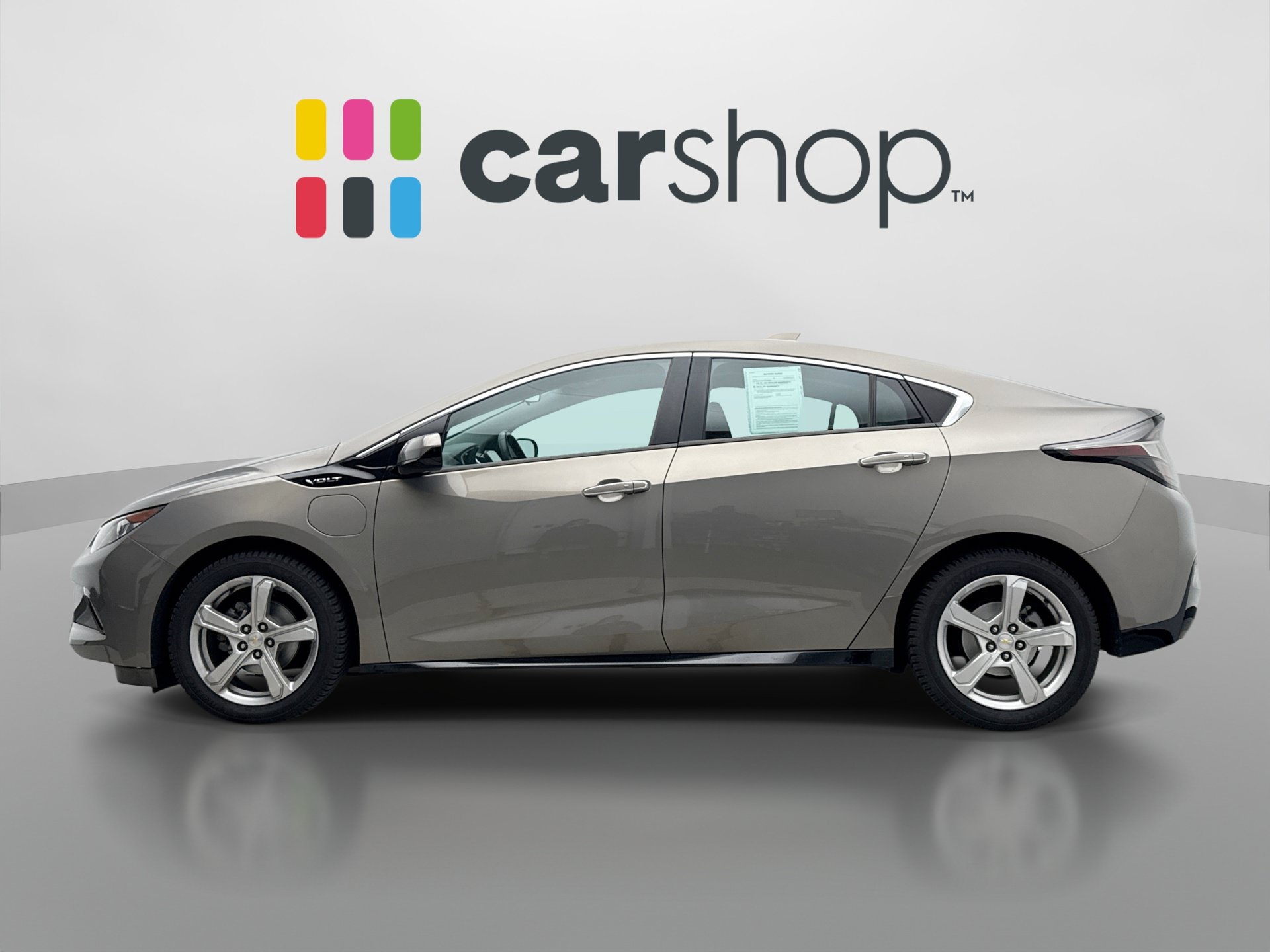 Used 2017 Chevrolet Volt LT w/ Comfort Package FWD image 2