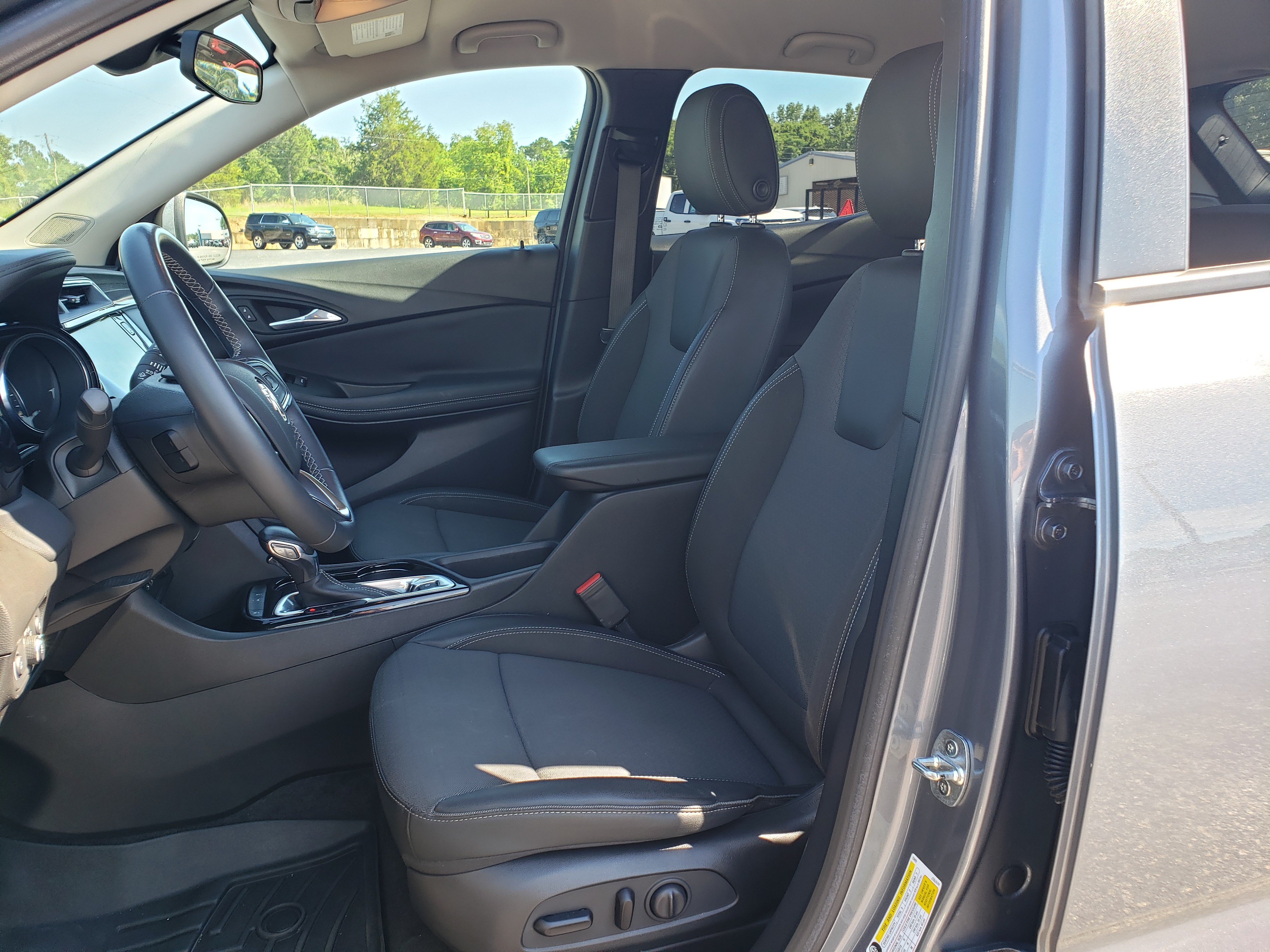Used 2022 Buick Encore GX Select w/ Sport Touring Package FWD image 27