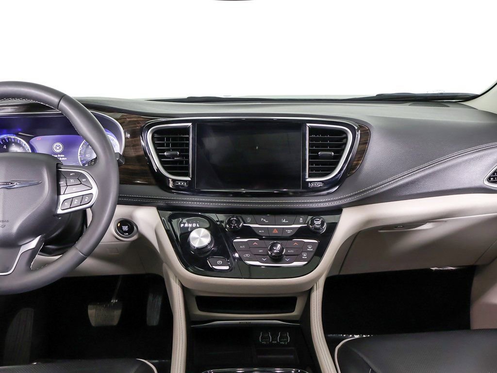 Used 2024 Chrysler Pacifica Limited image 43