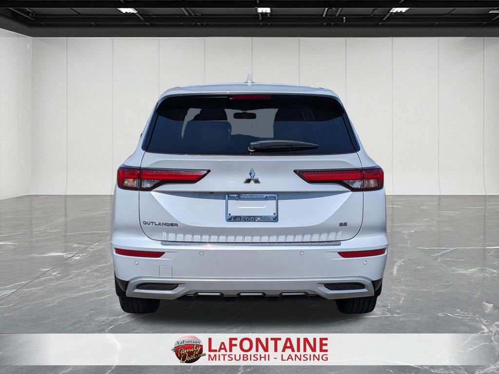 Used 2023 Mitsubishi Outlander SE Black Edition image 4