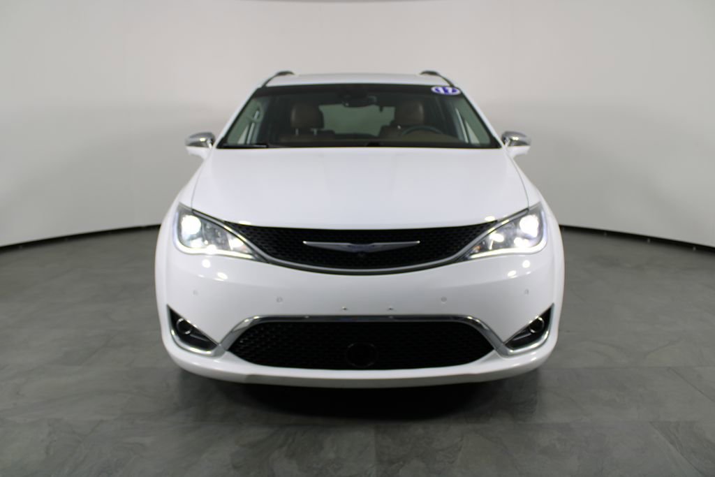 Used 2017 Chrysler Pacifica Limited w/ UConnect Theater Package image 13