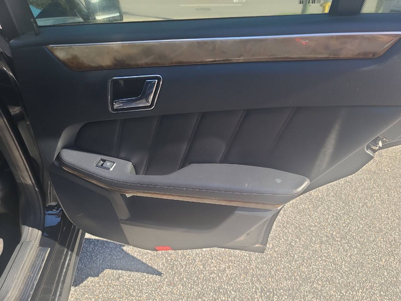 Used 2011 Mercedes-Benz E 350 4MATIC Sedan image 32
